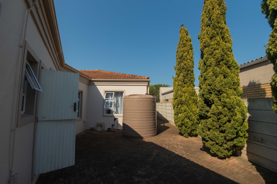 4 Bedroom Property for Sale in Summerstrand Eastern Cape